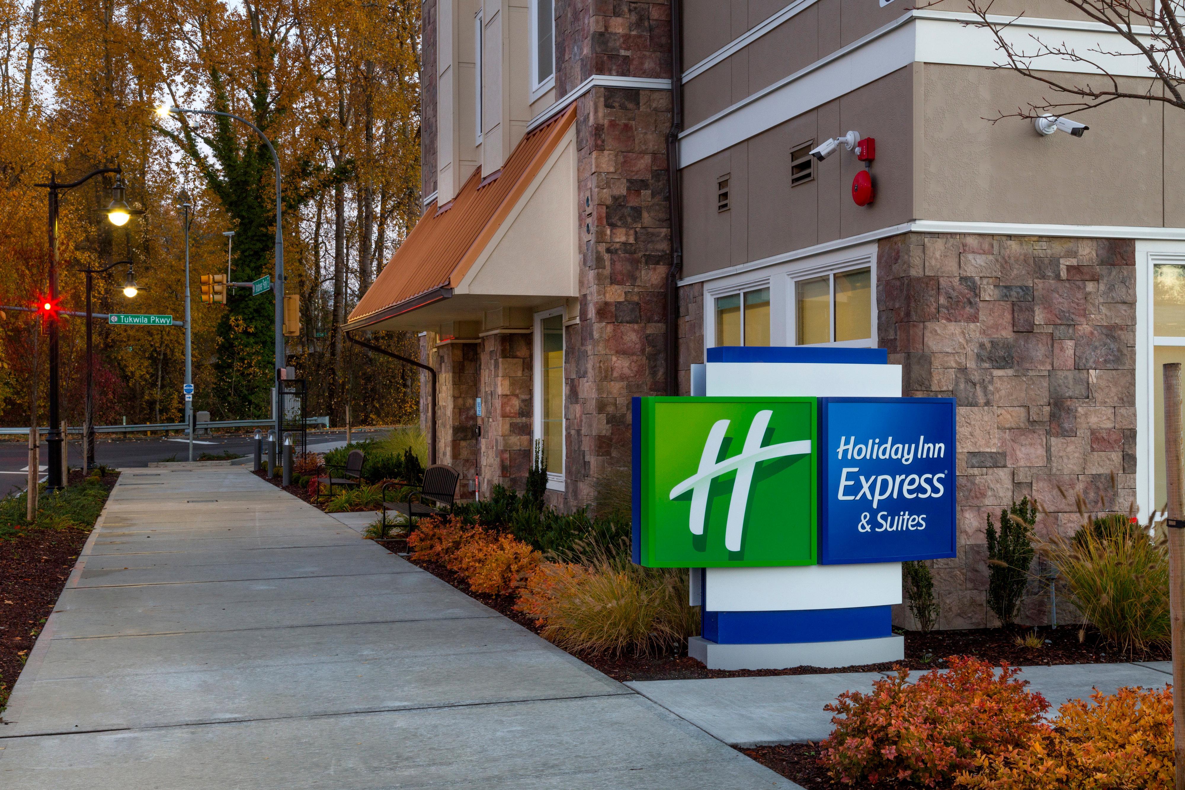 Holiday Inn Express & Suites - Seattle South - Tukwila, An Ihg Hotel Exterior photo