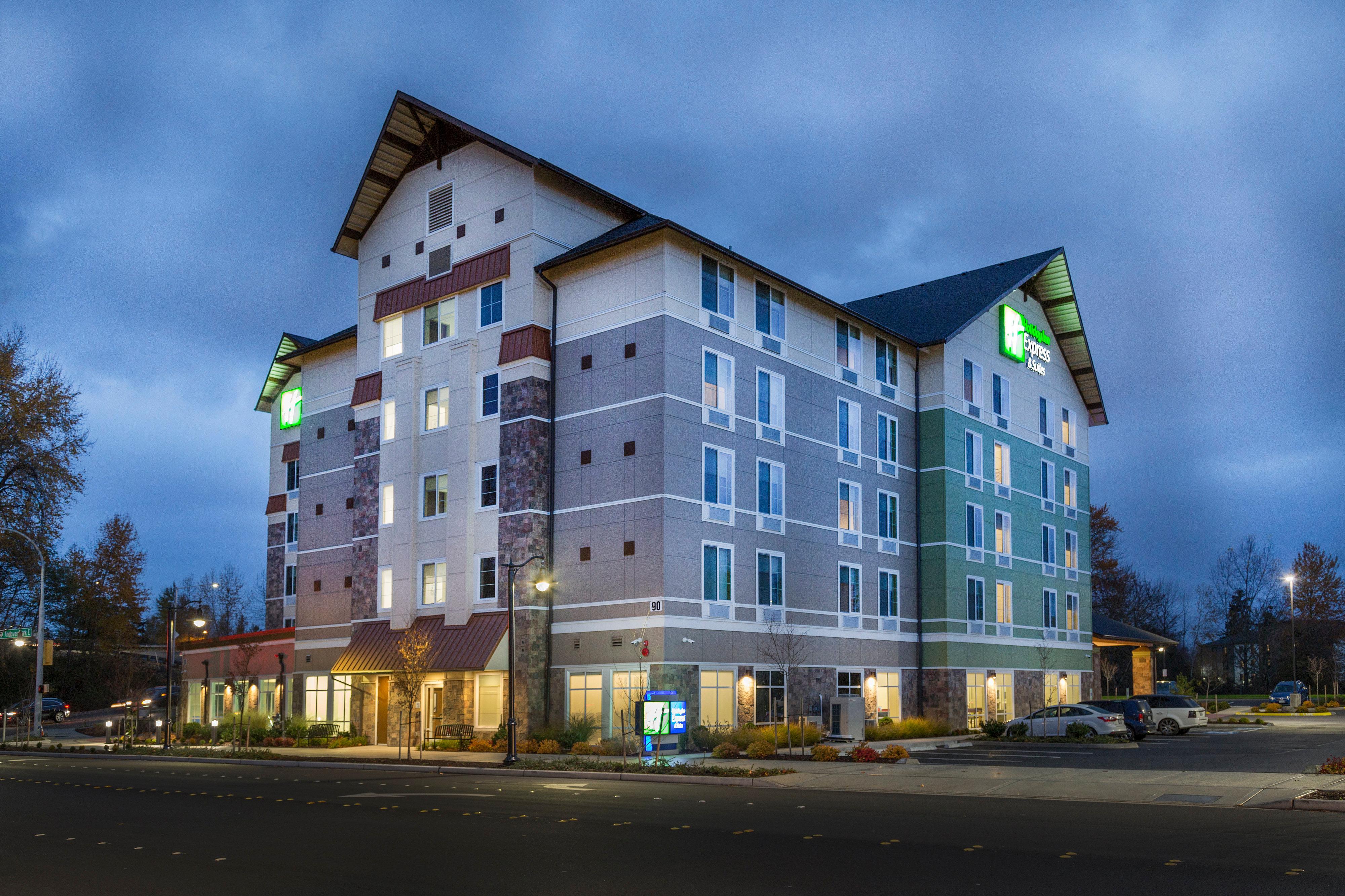 Holiday Inn Express & Suites - Seattle South - Tukwila, An Ihg Hotel Exterior photo