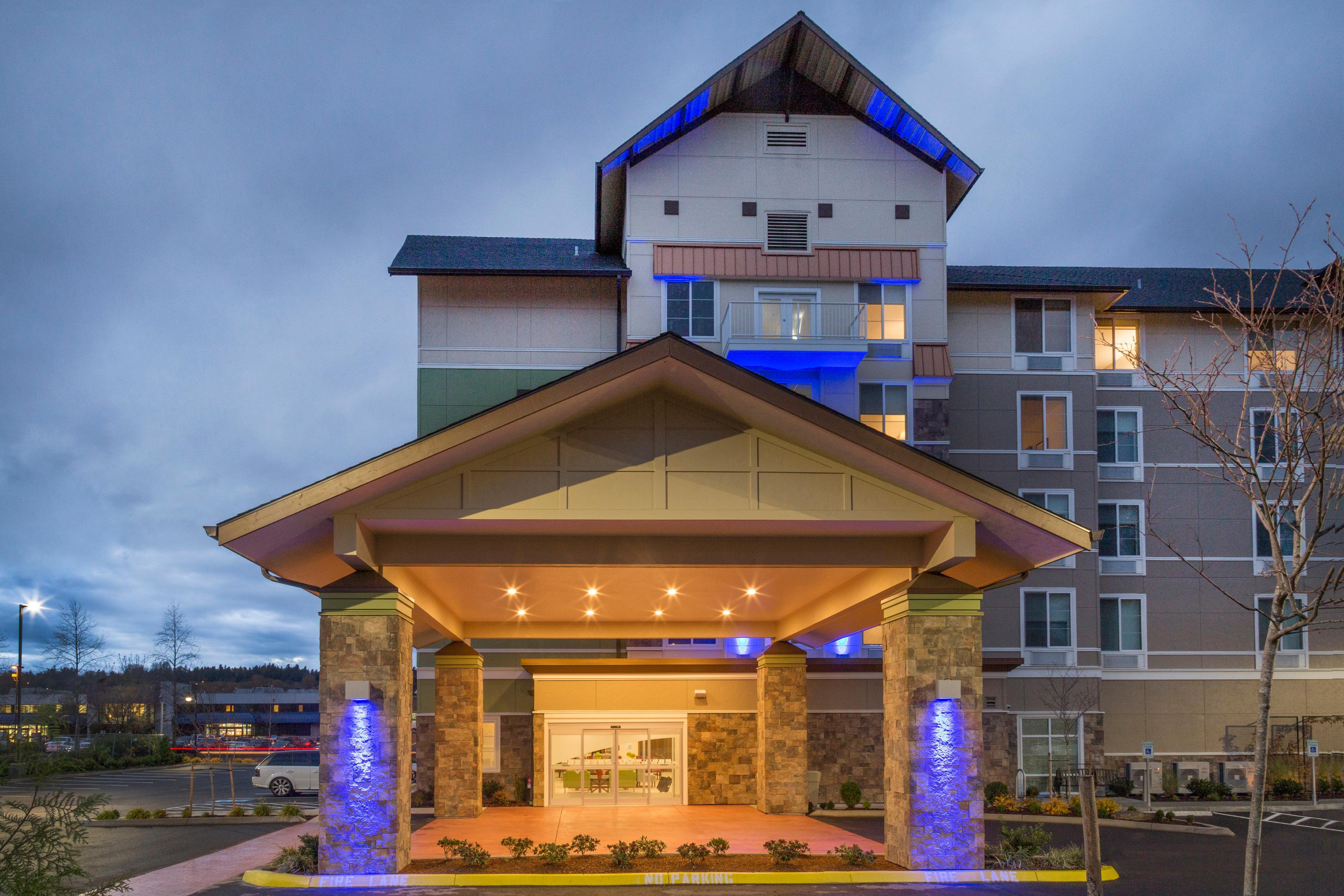 Holiday Inn Express & Suites - Seattle South - Tukwila, An Ihg Hotel Exterior photo