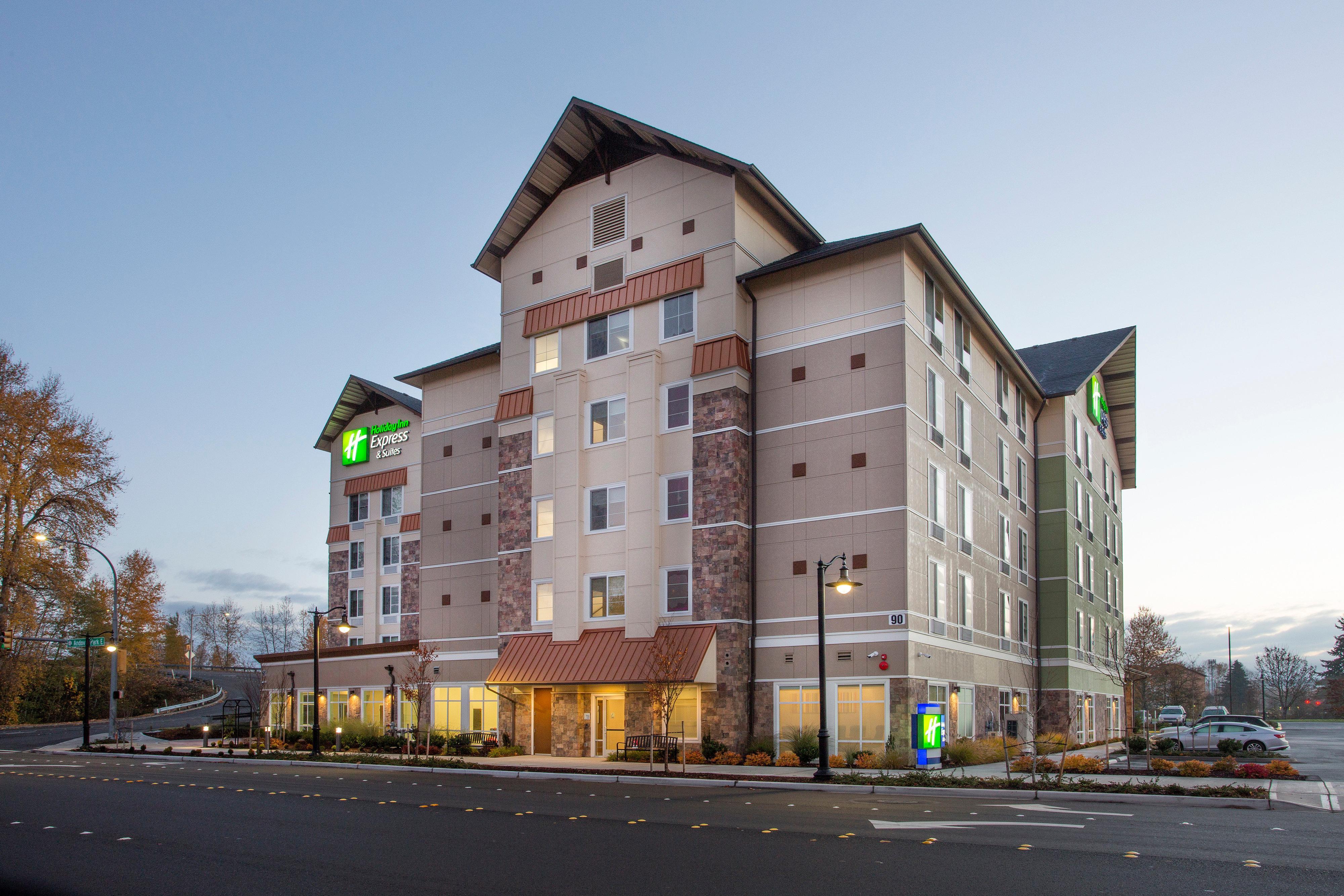 Holiday Inn Express & Suites - Seattle South - Tukwila, An Ihg Hotel Exterior photo